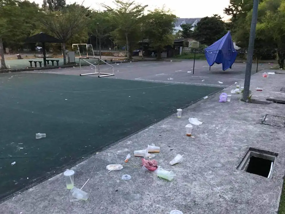 Akibat Tiada Kesedaran Sivik, Civic Centre Kuching Penuh Dengan Longgokan Sampah Akibat Tiada Kesedaran Sivik, Civic Centre Kuching Penuh Dengan Longgokan Sampah