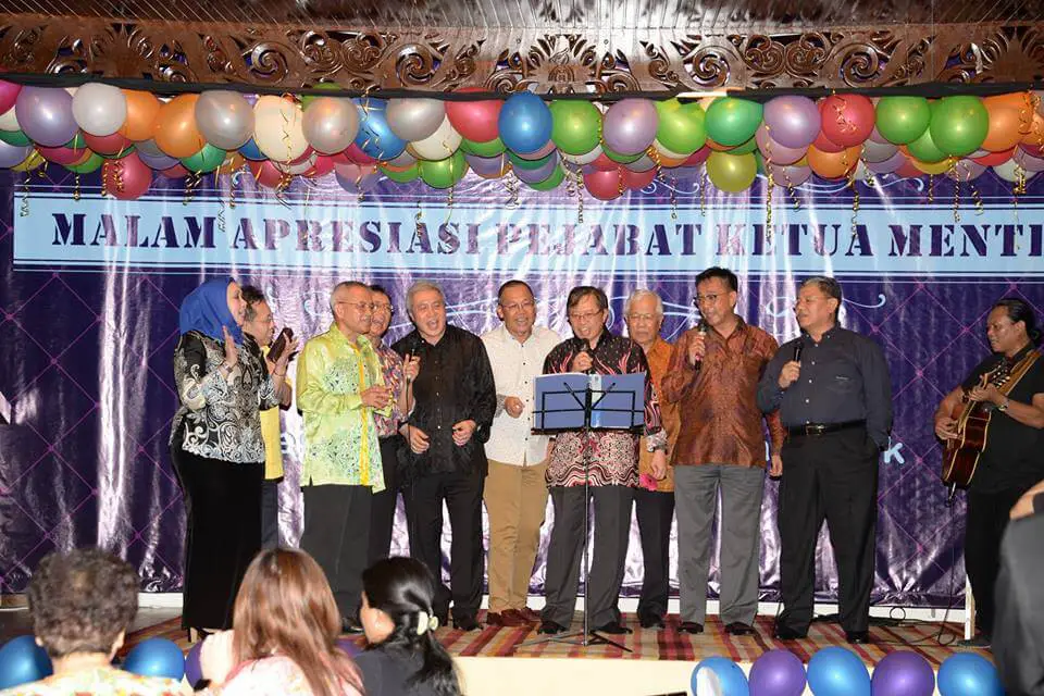 Syarikat Minyak 'Petros' Milik Penuh Sarawak Telah Ditubuhkan Syarikat Minyak 'Petros' Milik Penuh Sarawak Telah Ditubuhkan