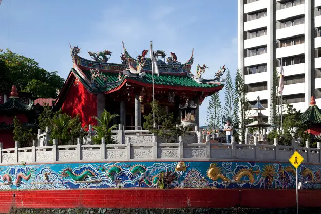 One Perfect Day in Kuching, According To Anthony Bourdain One Perfect Day in Kuching, According To Anthony Bourdain